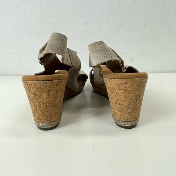 Clarks Helio Float Wedge Sandal in Tan Suede Size 10 Wide - Picture 5 of 13